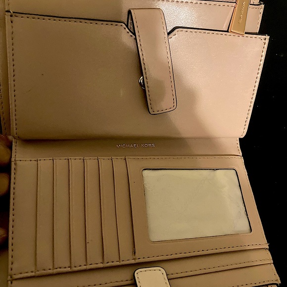 Michael Kors Mauve, Pink, and White Wristlest (New without Tags) - Picture 4 of 4